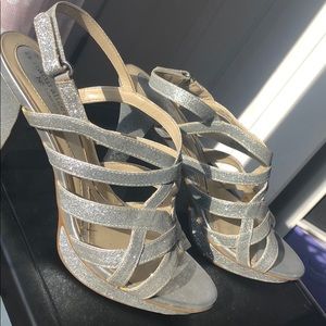 Sparkling high heels with padding feet comfort